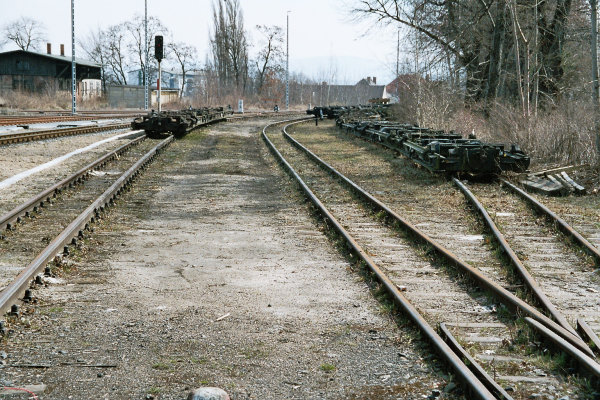 Die Abstellgruppe im Gleisvorfeld des Schmalspurbahnhofes.