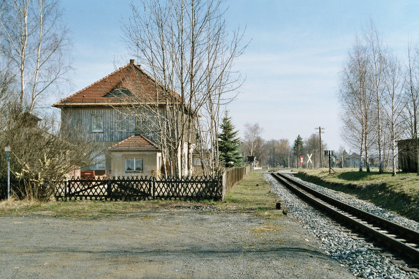 Die heute schlichte Haltestelle Olbersdorf Niederdorf Richtung Zittau Vorstadt.