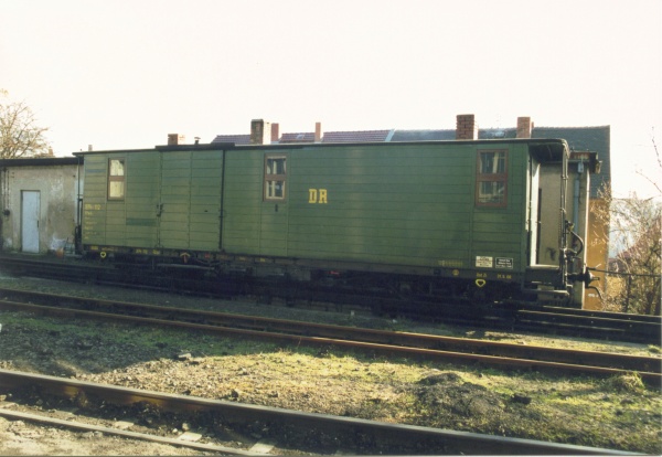 Der 974-112 im Bf. Zittau (02.02.2002)